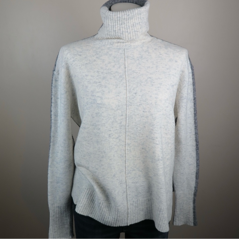 Athleta Soft Gray color block Turtleneck Merino Wool Cozy Preppy Sweater